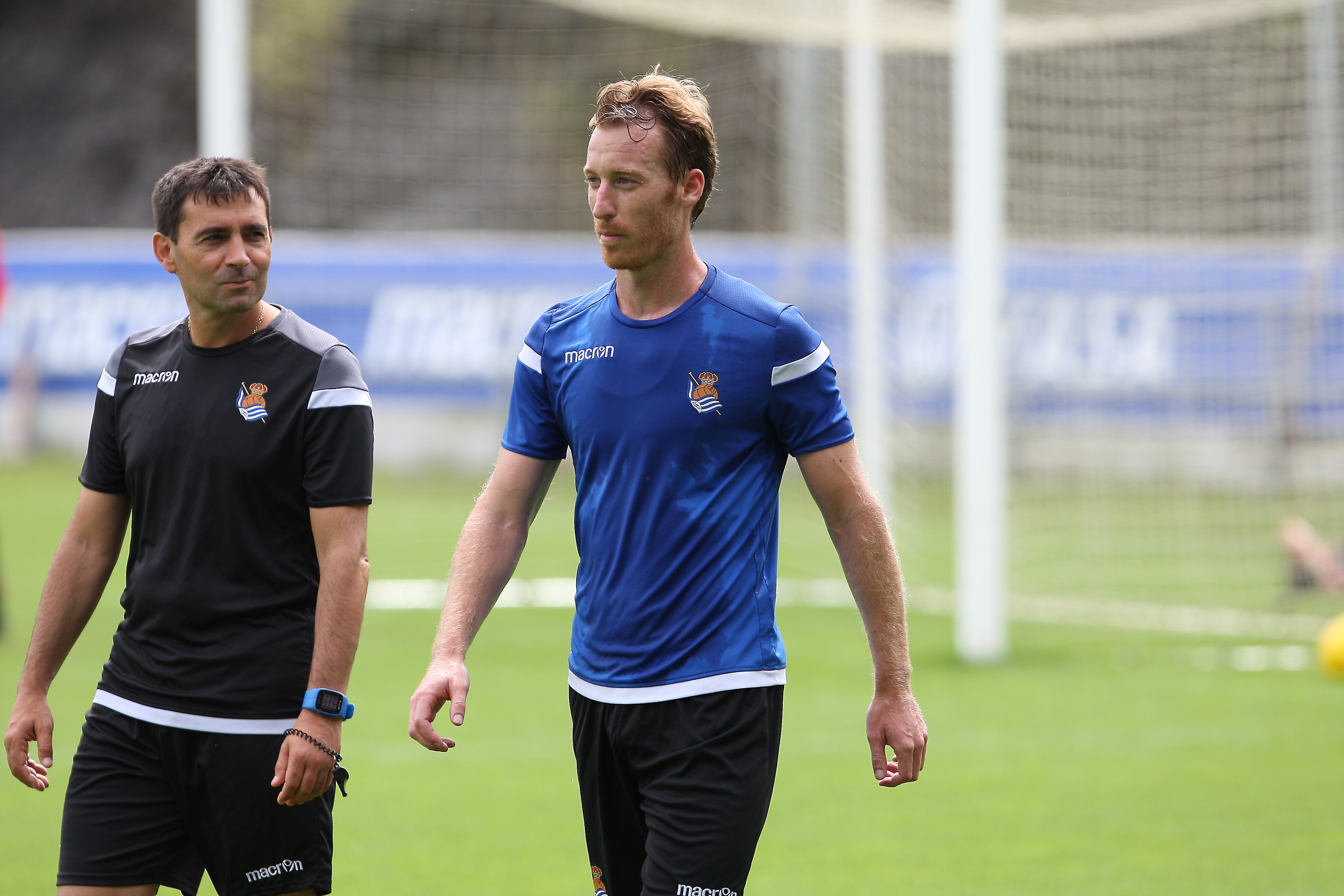 Asier Garitano charla con Zurutuza en un entrenamiento