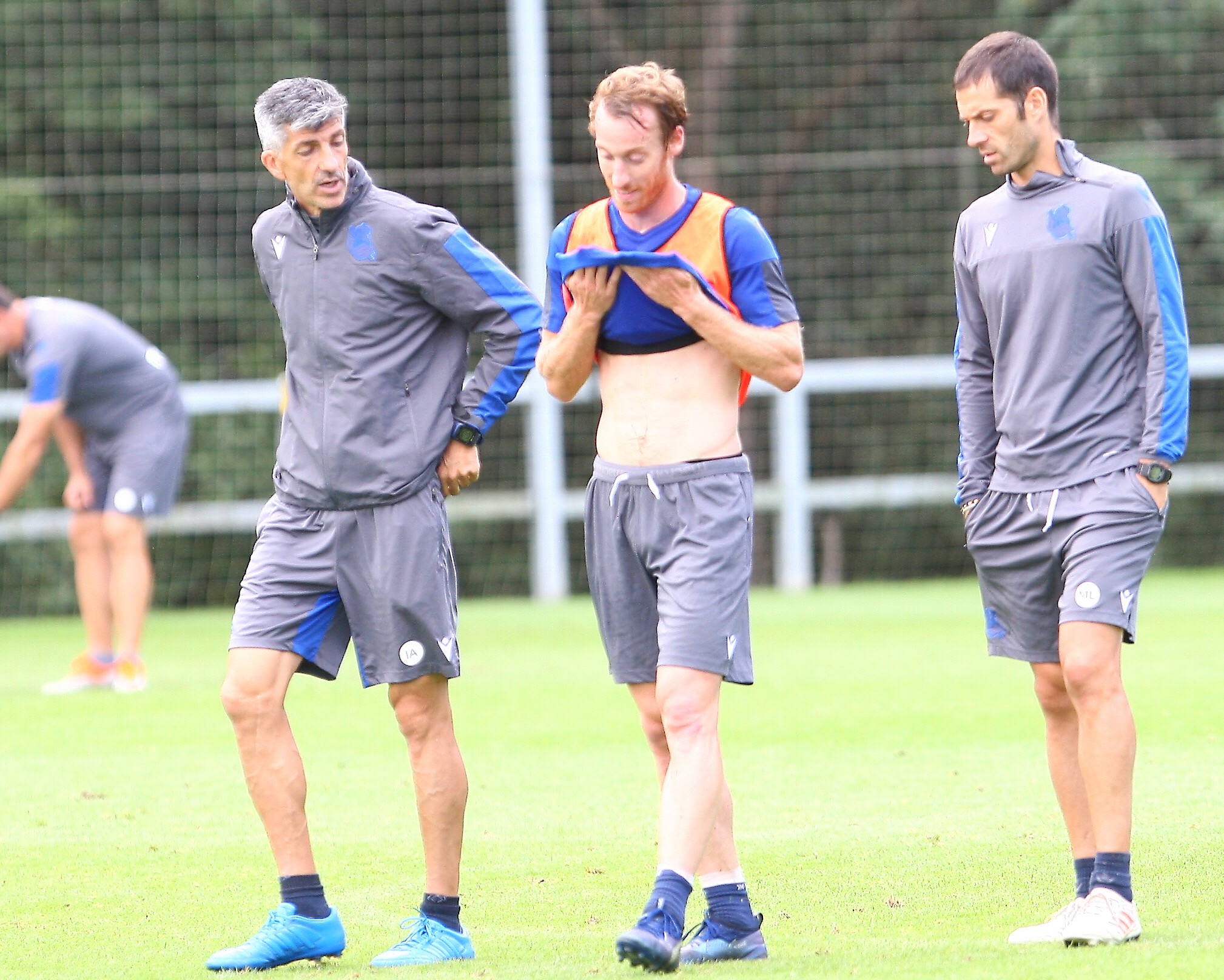 Zurutuza, flanqueado por Imanol y Labaka