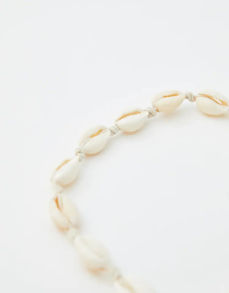 5 complementos con conchas de mar de Pull&Bear una tendencia veraniega atemporal