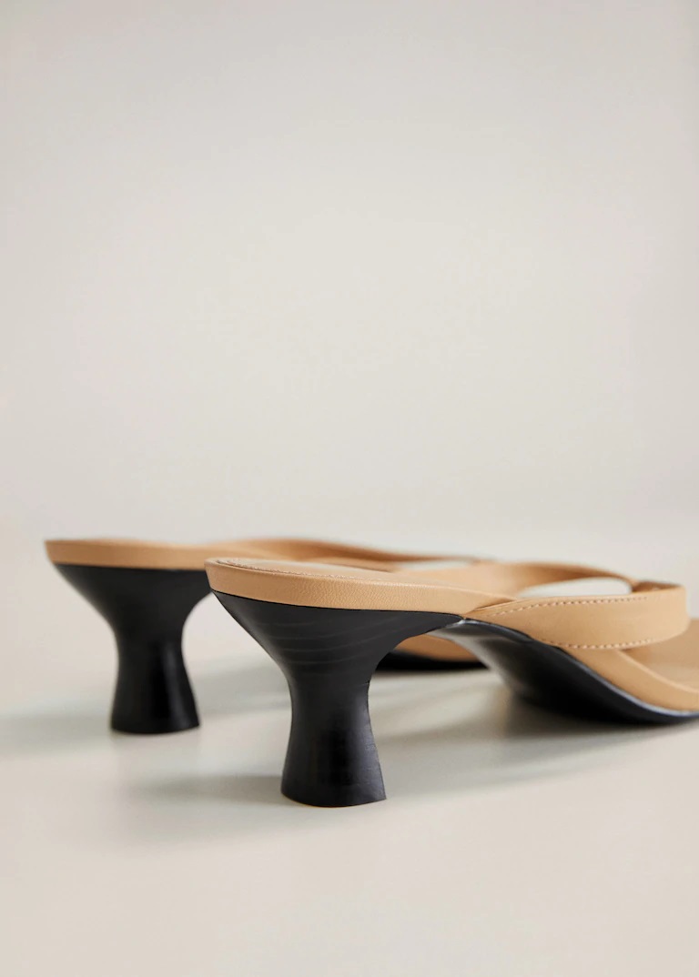 Estas son las sandalias ‘thong’ de Mango, una evolución con tacón de las chanclas