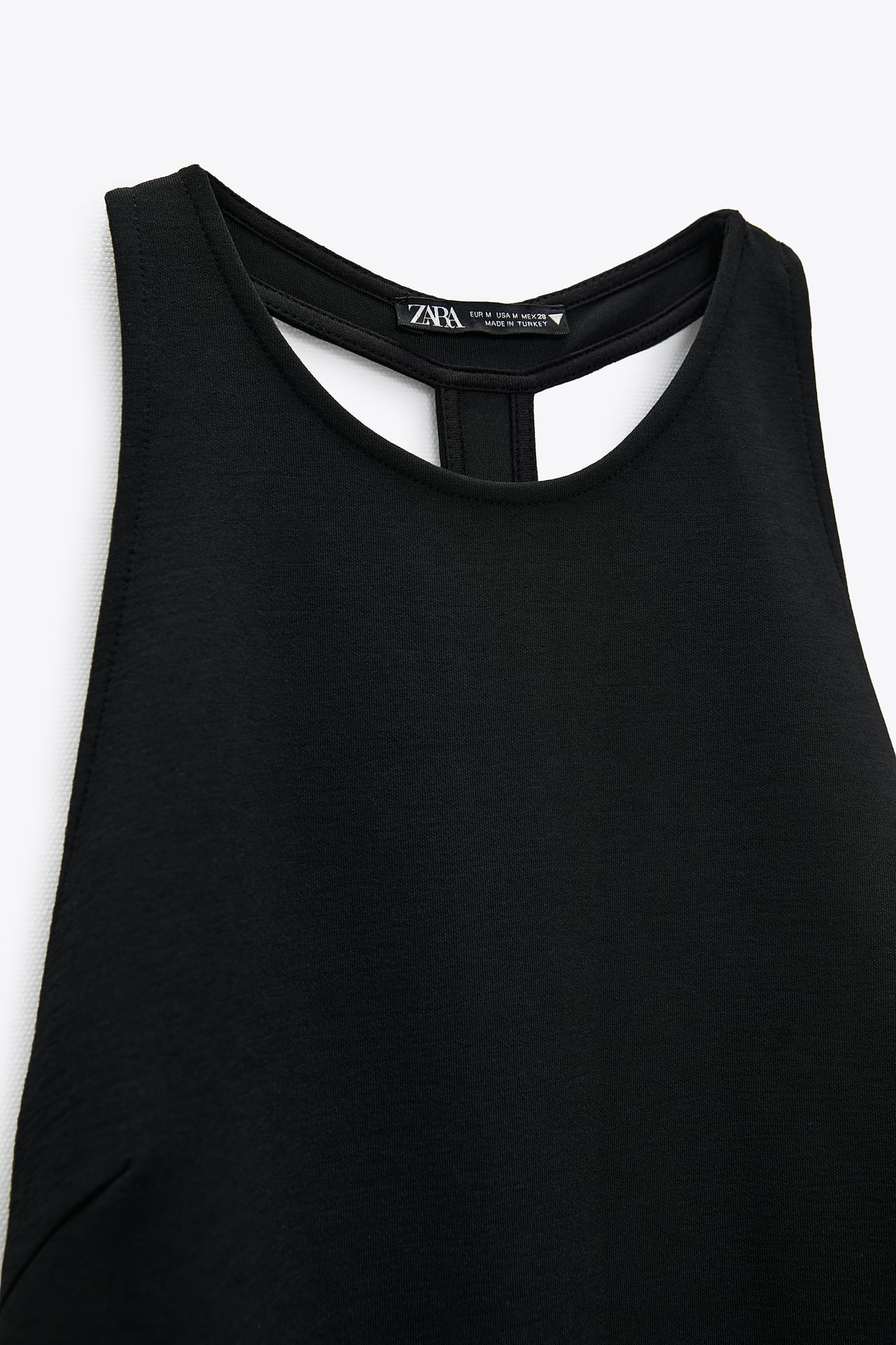 Si Audrey Hepburn rodará hoy ‘Desayuno con diamantes’ llevaría este vestido negro de Zara