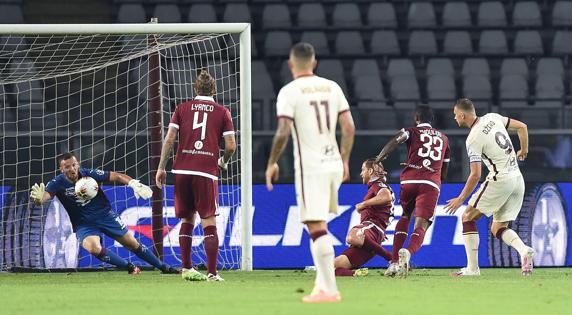 Dzeko marcó su 16º gol esta temporada y cuajó un gran encuentro