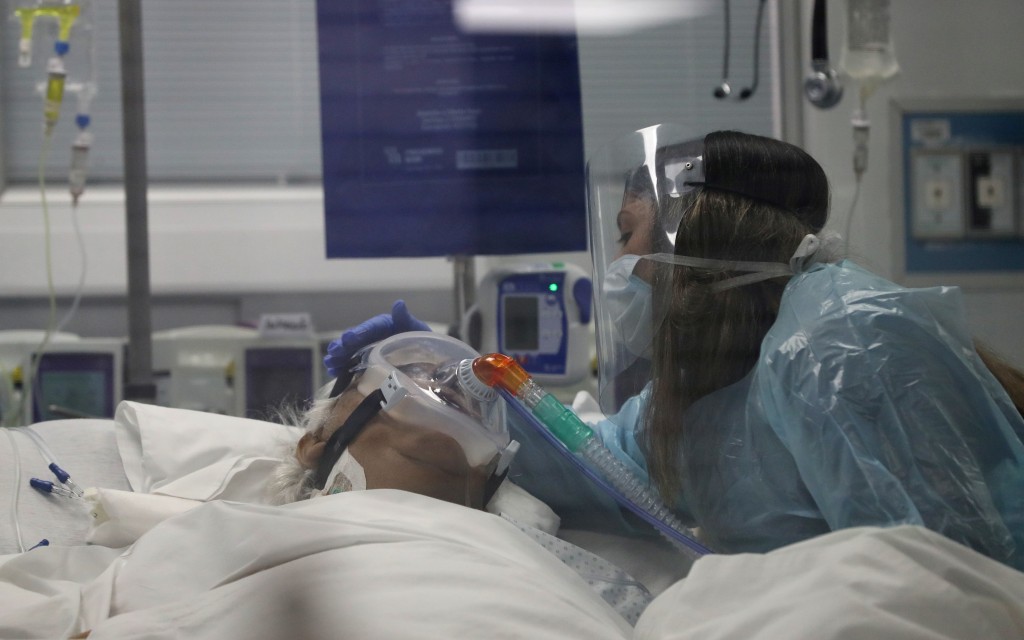 A pesar de la leve mejoría, Chile rebasa los 355 mil positivos por Covid-19