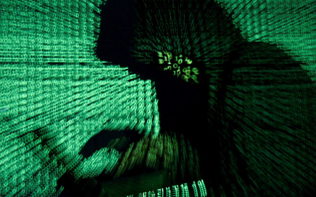 Arresta a joven de 17 años por hackeo en Twitter de Obama, Gates y otros