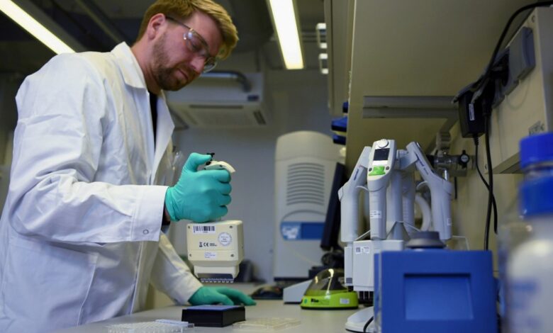 AstraZeneca y Oxford revelarán ensayo sobre vacuna contra Covid-19