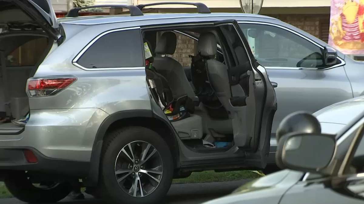 Autoridades: muere bebé de 11 meses tras ser olvidada en auto por varias horas