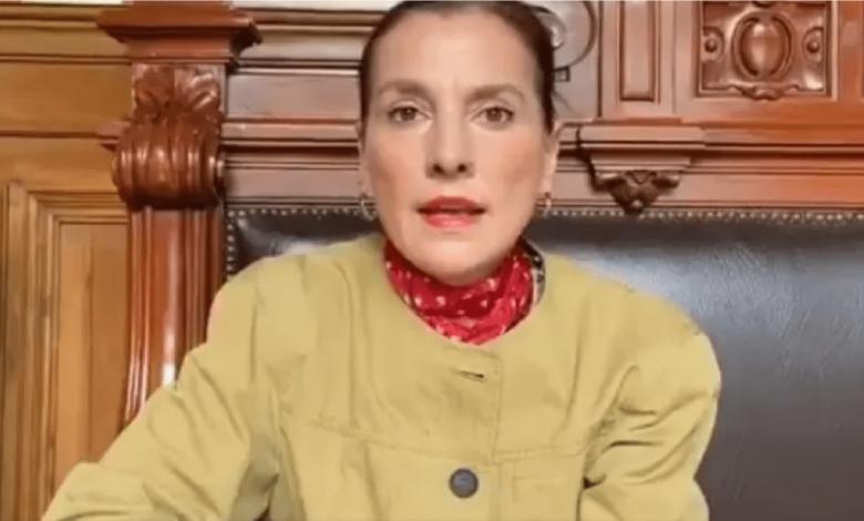 Beatriz Gutiérrez ofrece disculpas tras expresar: “no soy médico” en respuesta a padres de niños con cáncer