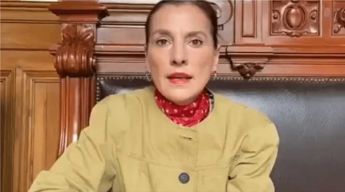 Beatriz Gutiérrez ofrece disculpas tras expresar: “no soy médico” en respuesta a padres de niños con cáncer