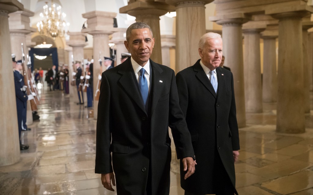 Biden y Obama critican manejo de Trump ante crisis por Covid-19 | Video