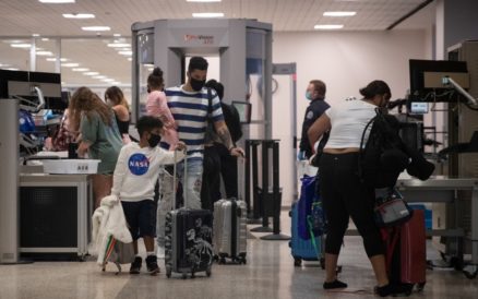 Costa Rica reanuda vuelos con Europa y Canadá, pese a avance de Covid-19