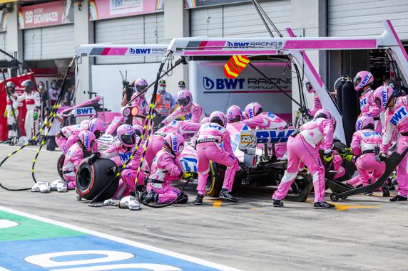El Racing Point de Sergio Pérez, en una parada en boxes en Spielberg (Getty)