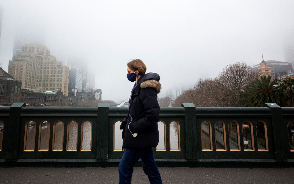 Declaran obligatorio uso de cubrebocas en Melbourne tras repunte en contagios