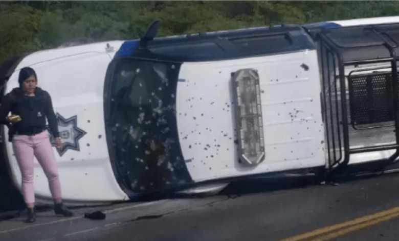 Ejecutan a balazos a 5 policías, los cazaron y mataron desde un auto en marcha, en Apaseo El Alto