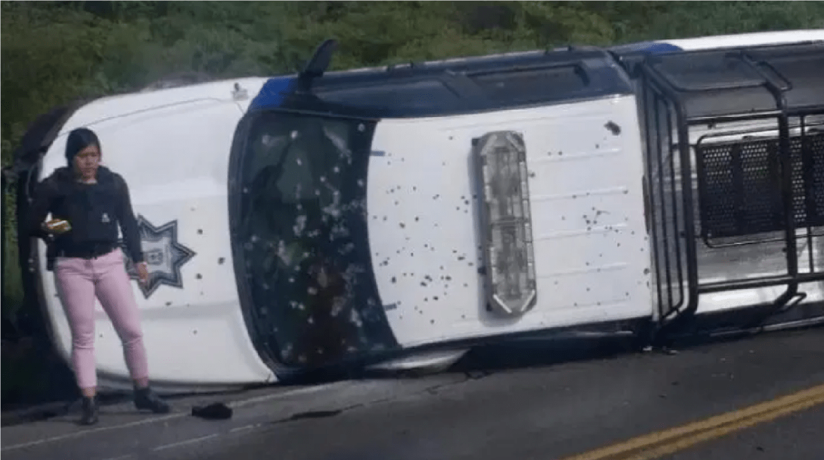 Ejecutan a balazos a 5 policías, los cazaron y mataron desde un auto en marcha, en Apaseo El Alto