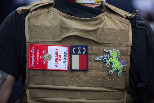 Facebook prohíbe la "red violenta" de cuentas boogaloo de extrema derecha