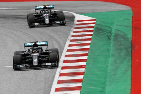 Doblete de Mercedes en la primera jornada del año en Austria