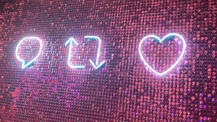 Imita indirectamente el feed de Twitter de otra persona usando listas, pero viola las reglas de Twitter