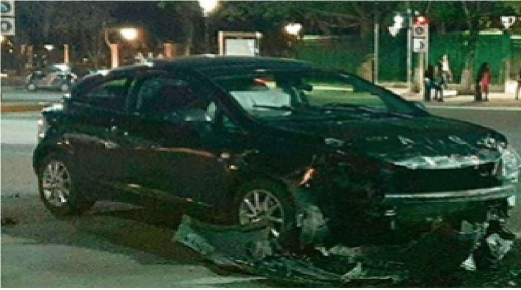 Indigente roba auto en centro de Querétaro, lo choca contra otro vehículo cuadras adelante