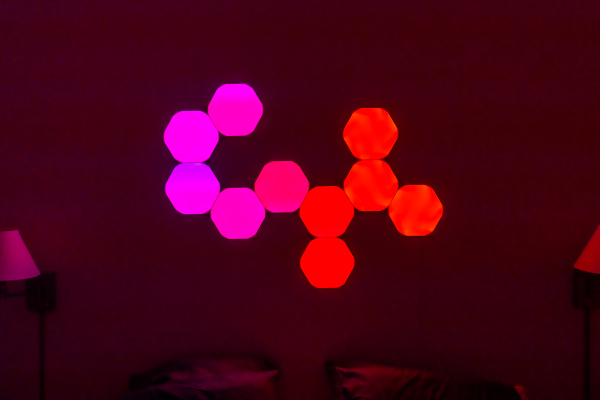 Las nuevas formas hexagonales de Nanoleaf son una adición sorprendentemente viva y orgánica a la decoración de su hogar