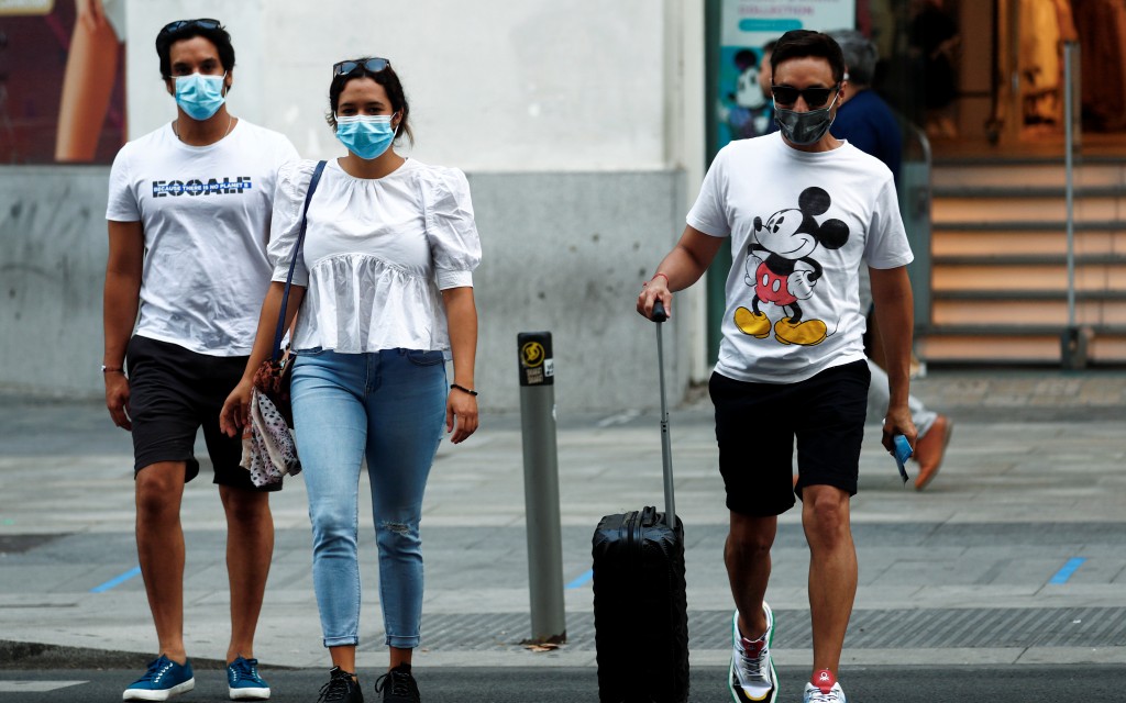 Madrid: mascarilla obligatoria y ‘cartilla Covid-19’ ante aumento de casos