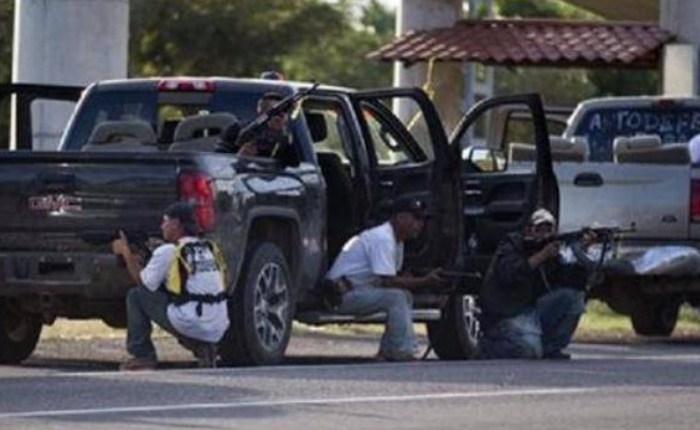 Menor protagoniza enfrentamiento con fuerzas federales, lo hieren y matan a dos