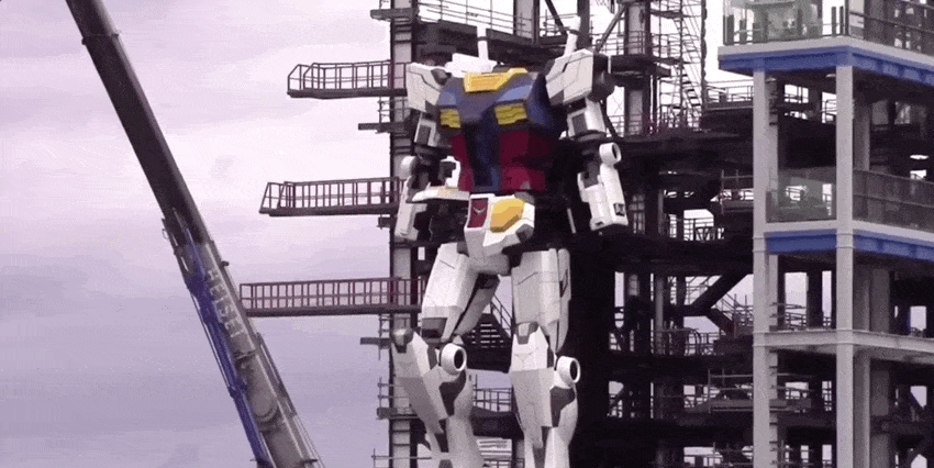 Mire a los ingenieros llevar su Gundam de 60 pies de altura a dar un paseo