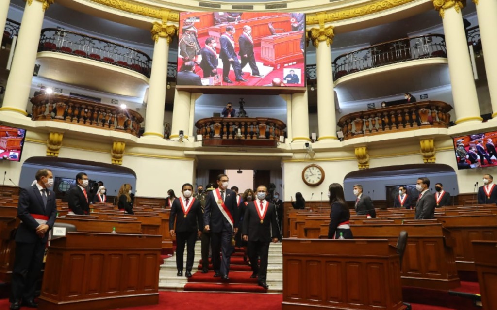 Perú anuncia bono para los más pobres ante repunte de Covid-19