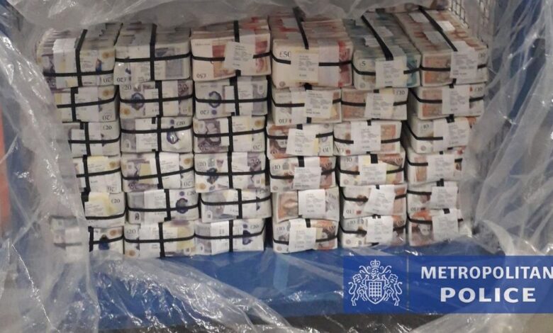 Reino Unido: la policía británica arrestó a 746 personas tras hackear una red de telefonía 'segura' para criminales