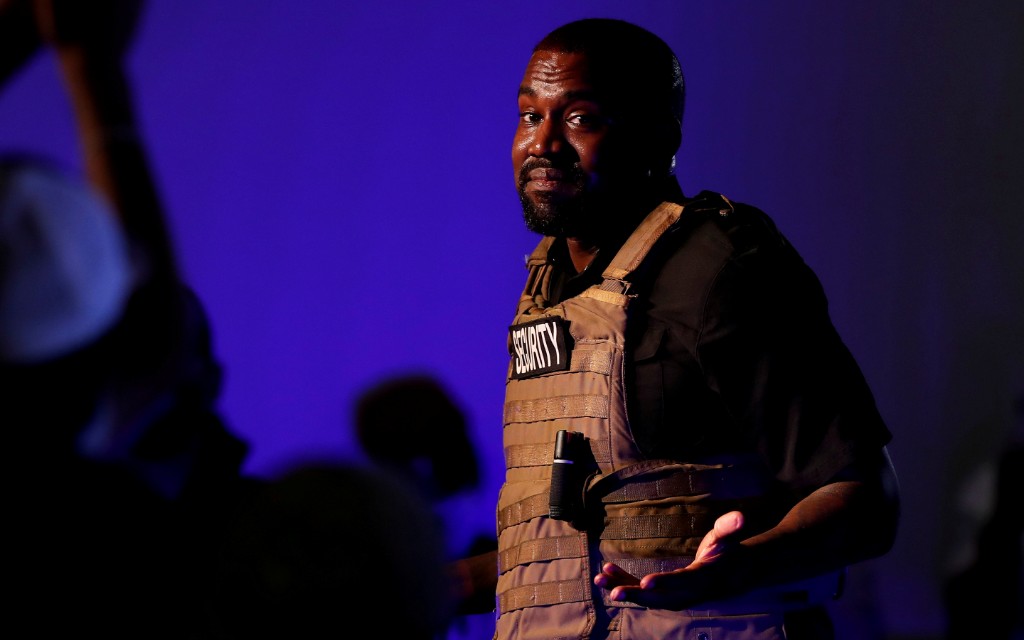 Rompe en llanto Kanye West en extraño mitin | Video