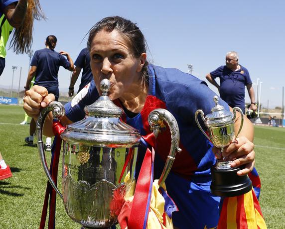 F.C. Barcelona-Atlético Madrid. Final. Copa de la Reina. Las futbolistas del Barça celebran el título.