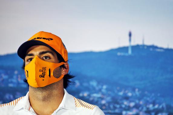 Carlos Sainz, en el GP de Hungría de F1 2020, se refirió a la situación de Pérez y Vettel