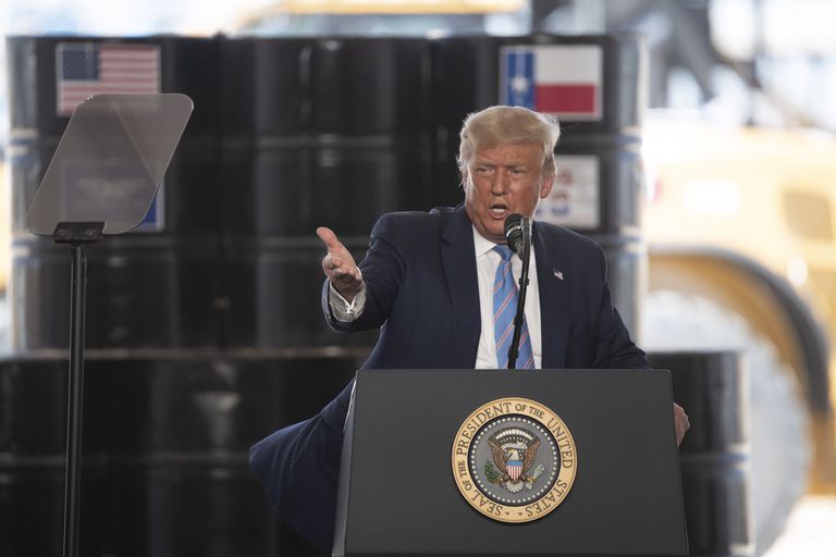 Donald Trump, este jueves, en una plataforma petrolífera de Midland (Texas).