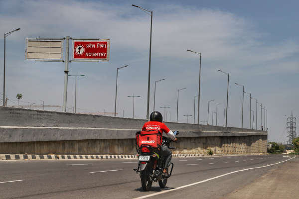 La empresa india de entrega de alimentos Zomato presenta una oferta pública inicial de $ 1.1 mil millones