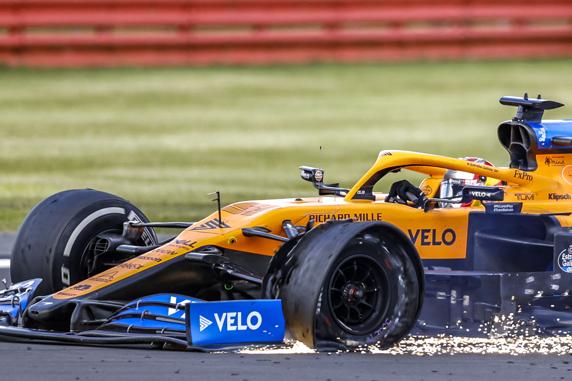 Sainz pierde un gran resultado por un pinchazo