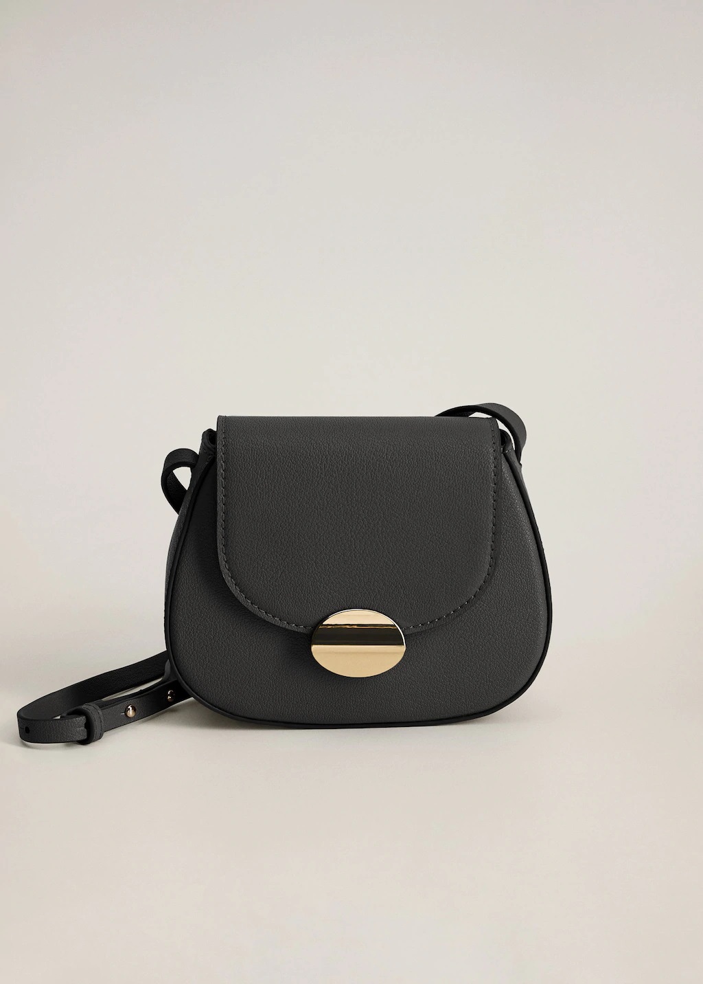 Ana de Armas se rinde ante un vestido de punto midi que no puede faltar en tu armario