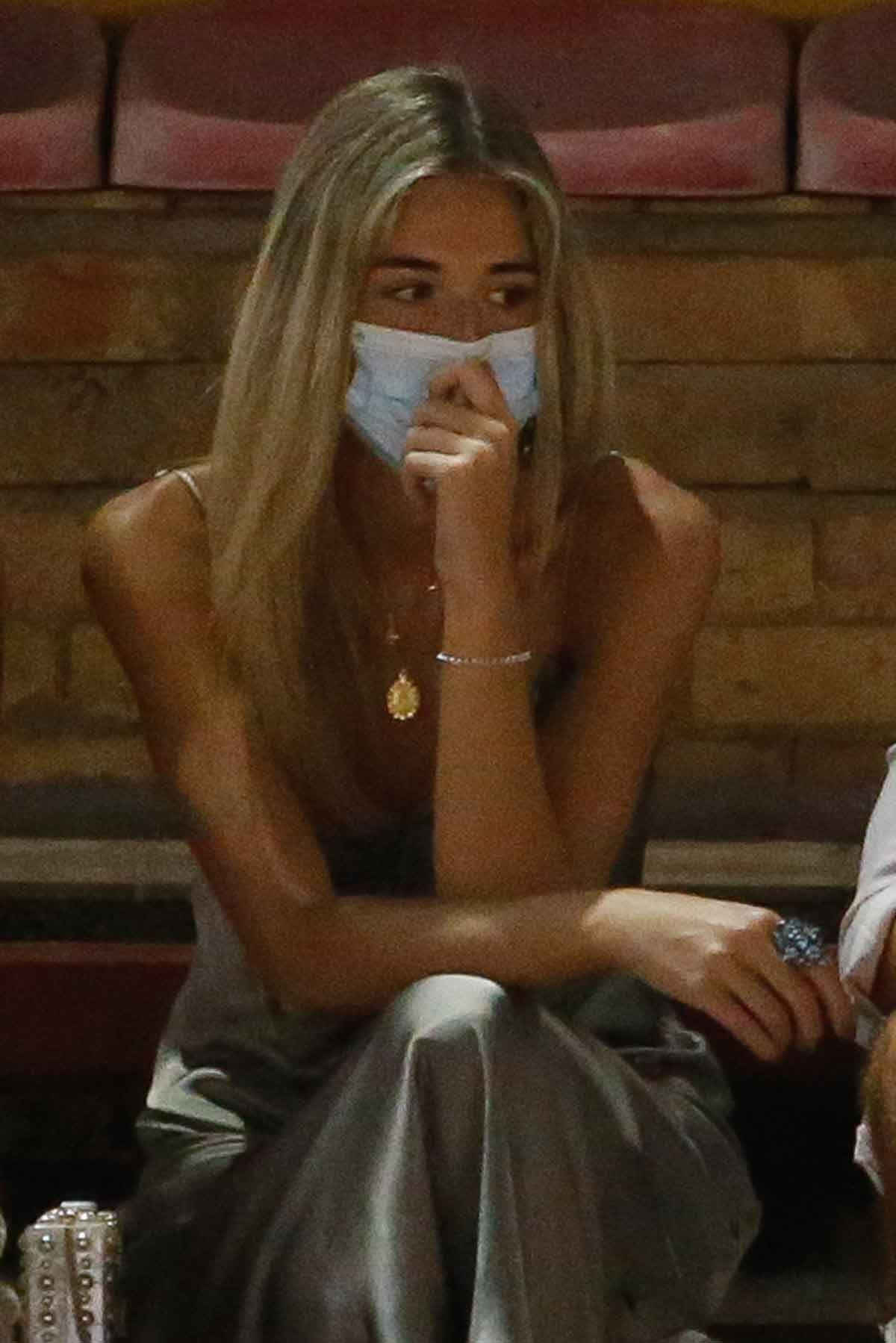 Ana Soria acudió a la plaza de toros de Huelva para ver a Enrique Ponce / GTRES