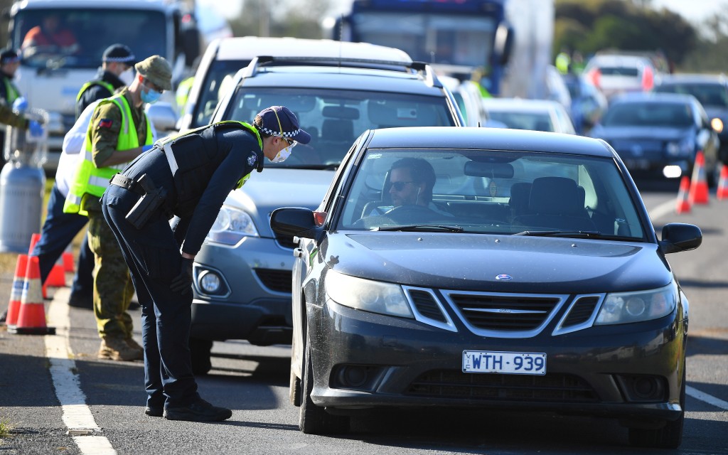 Australia despliega militares para contener rebrote de Covid en Victoria
