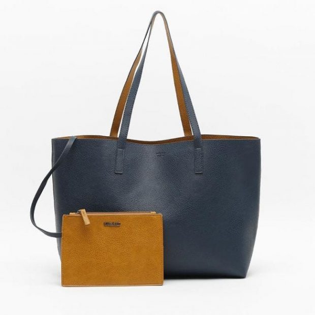 Misako tiene el bolso reversible de moda, un 2 en 1 perfecto rebajado a 12 euros