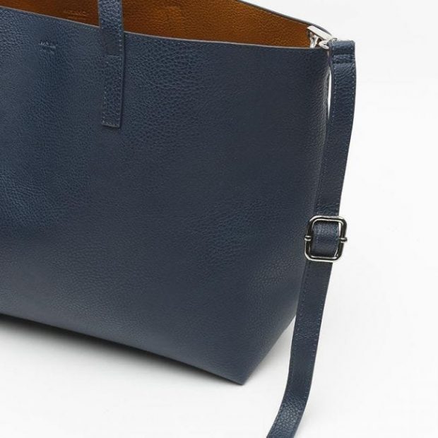 Misako tiene el bolso reversible de moda, un 2 en 1 perfecto rebajado a 12 euros