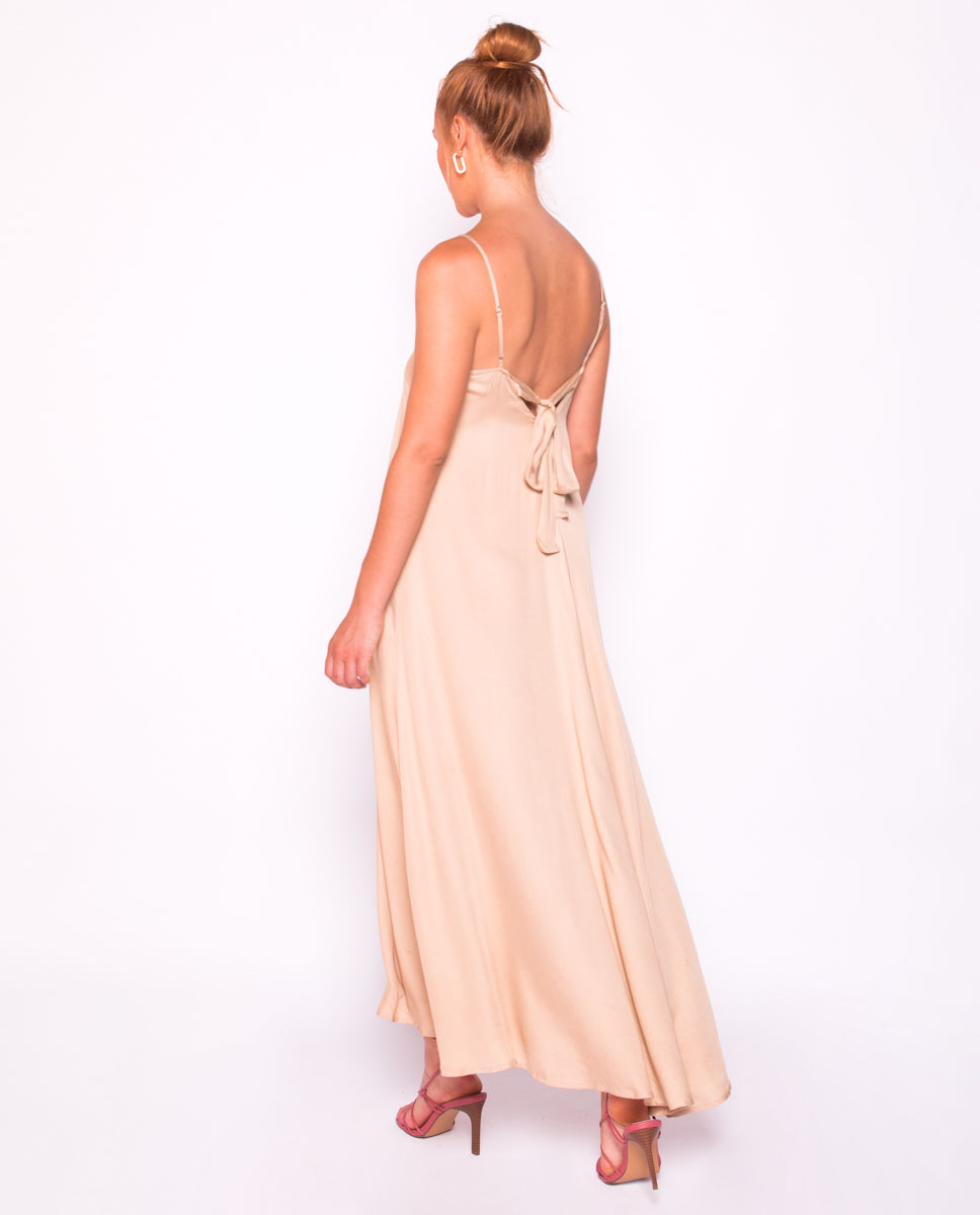 El vestido largo de Sara Carbonero para estar siempre perfecta, sin importar talla o edad