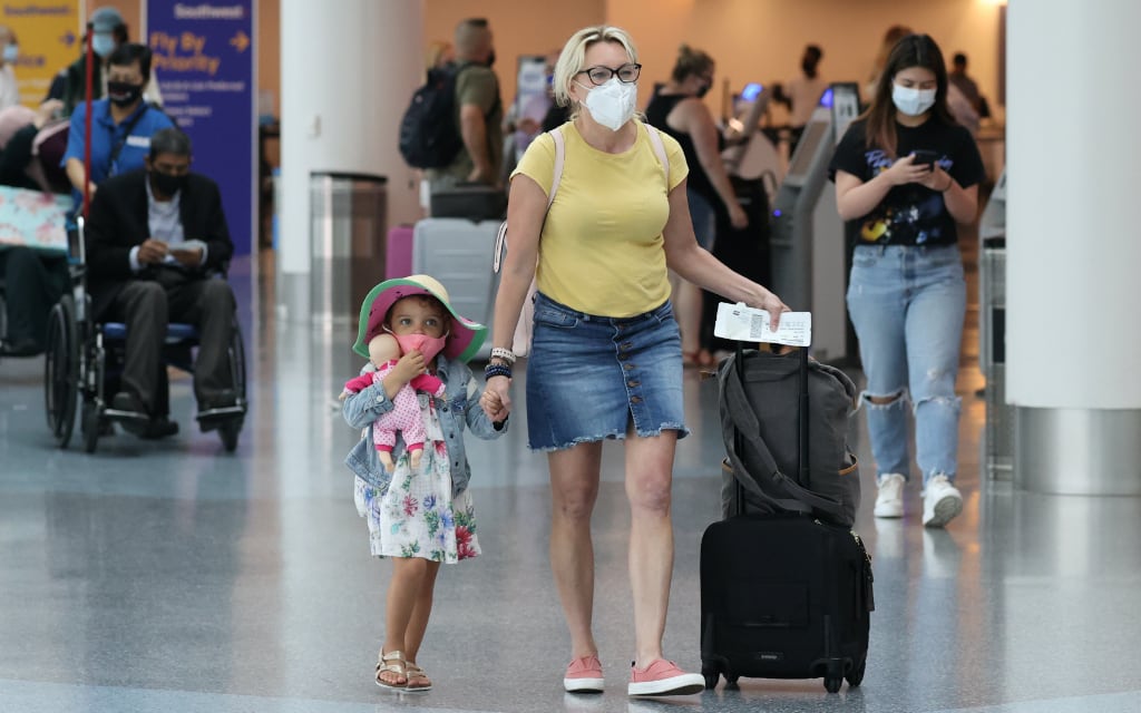 EU levanta advertencia global de salud para viajes por coronavirus