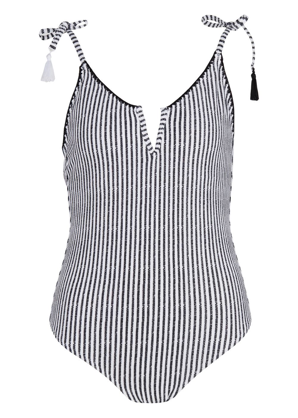 Estas son las opciones low cost del bañador que Carmen Lomana lleva a la peluquería