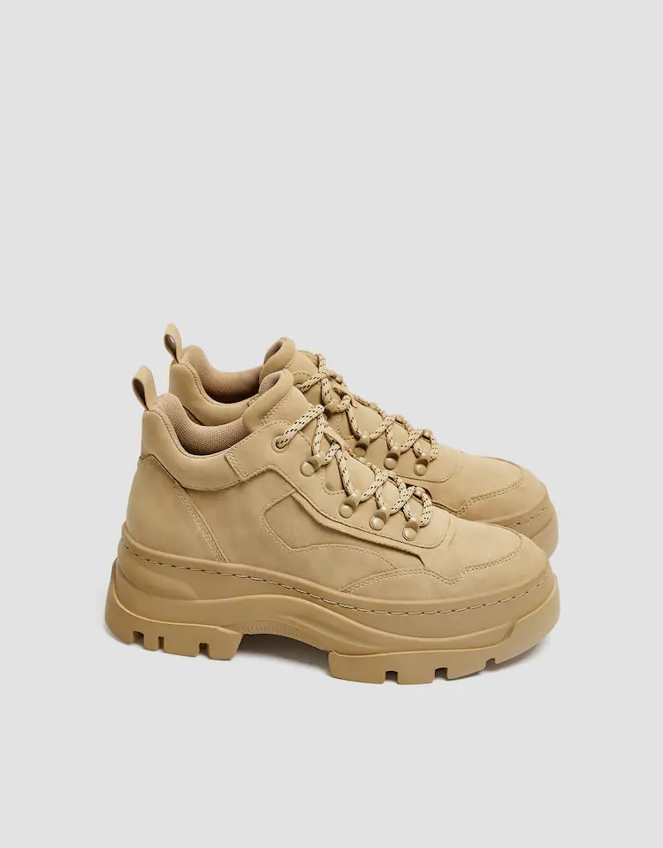 El botín deportivo de Pull&Bear de rebajas perfecto para el otoño, cómodo y práctico