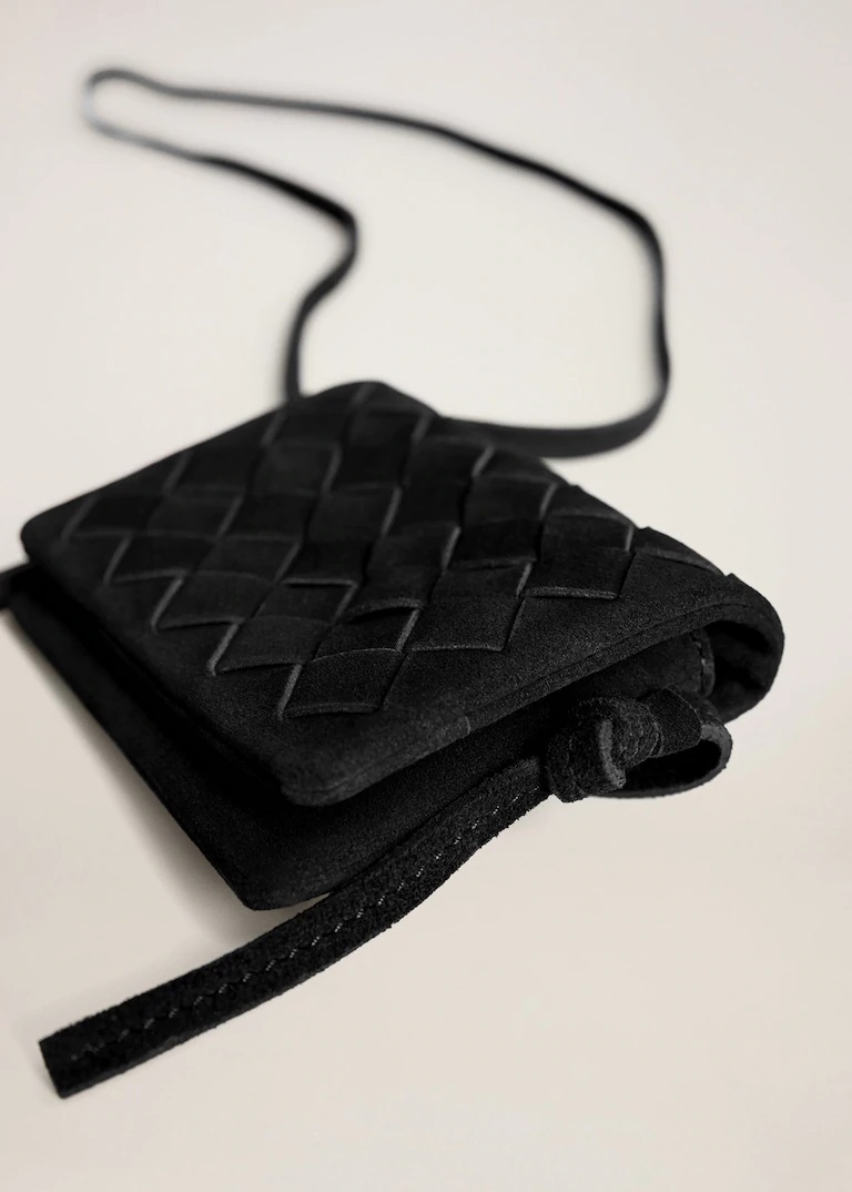 Este es el bolso de piel de rebajas de Mango ideal para cualquier look por menos de 10 euros