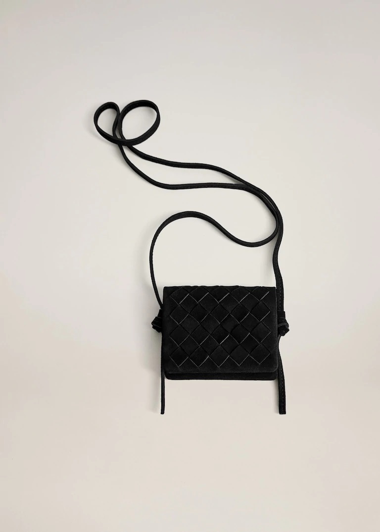 Este es el bolso de piel de rebajas de Mango ideal para cualquier look por menos de 10 euros