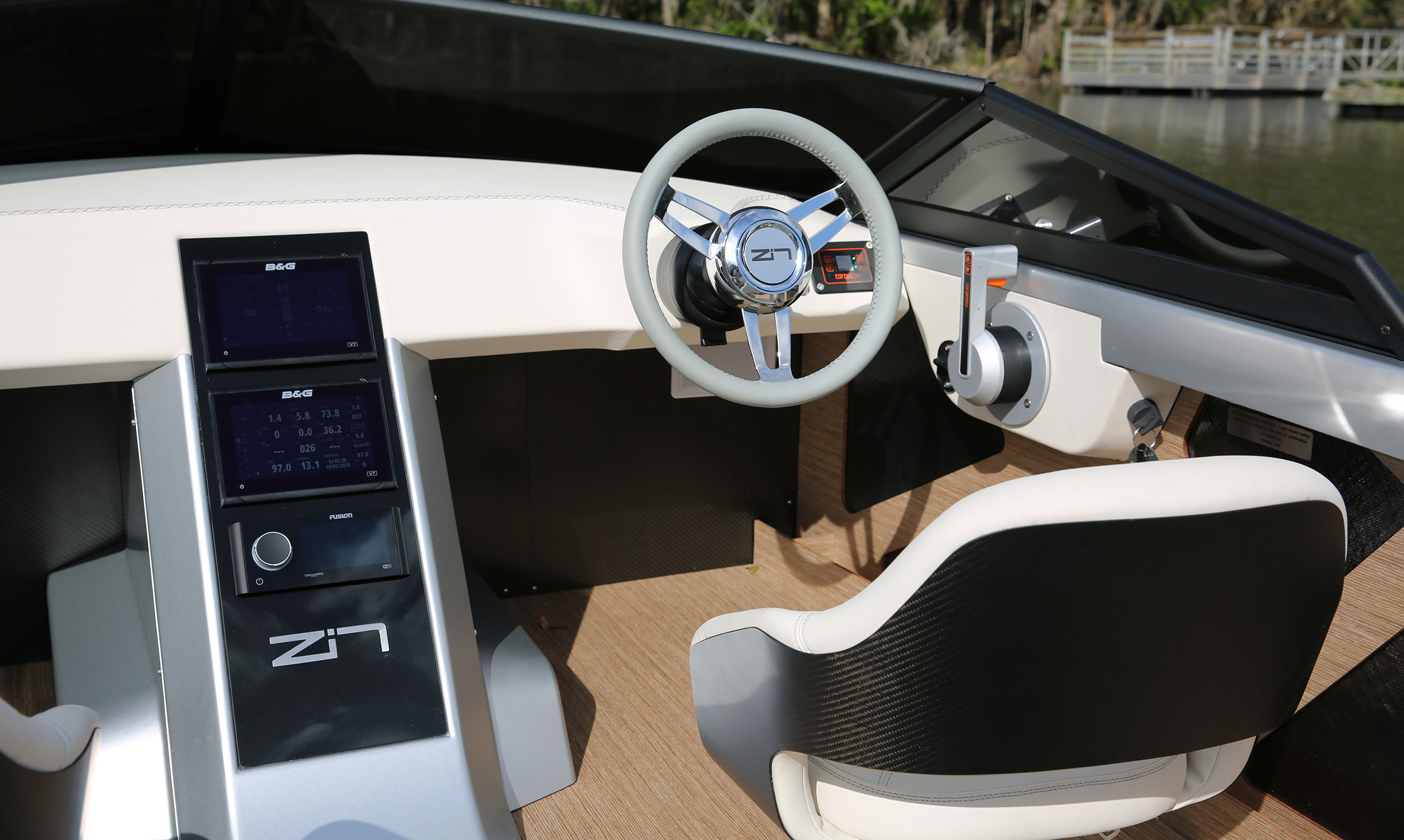 Interior del barco eléctrico Z2R.