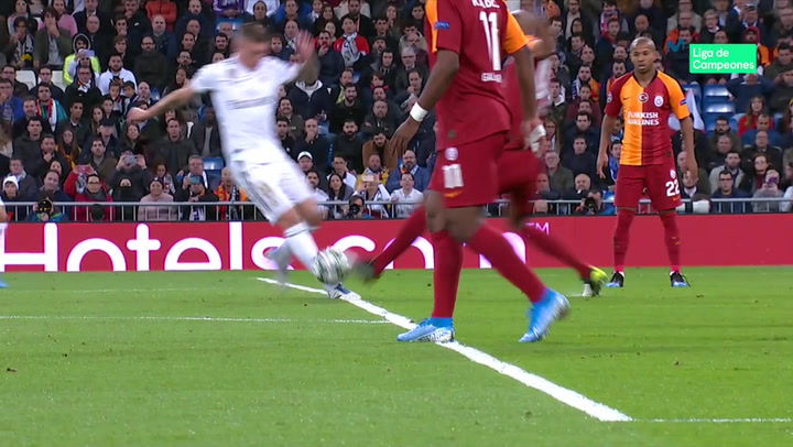 Champions League: Real Madrid - Galatasaray. Gol de Sergio Ramos de penalti a lo 'Panenka' (3-0) Champions League: Real Madrid - Galatasaray. Gol de Sergio Ramos de penalti a lo 'Panenka' (3-0)