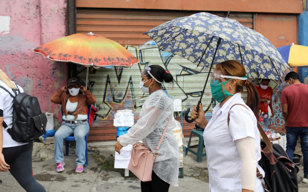 Covid-19 se dispara en Venezuela; especialistas alertan sobre saturación hospitalaria