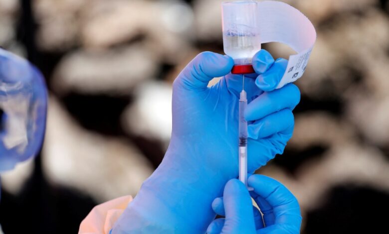 Reciben con escepticismo vacuna anti-Covid creada en Rusia