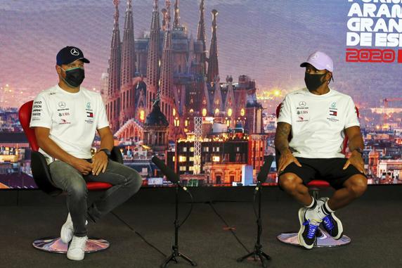 Valtteri Bottas y Lewis Hamilton, en la videoconferencia de Mercedes celebrada en Montmeló (Ap)